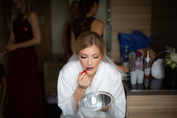 bride doing makeup